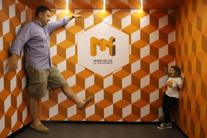 A Fantastic Visit To The Museum Of Illusions Seville - The camera trick factor: getting funny photos that still make sense later