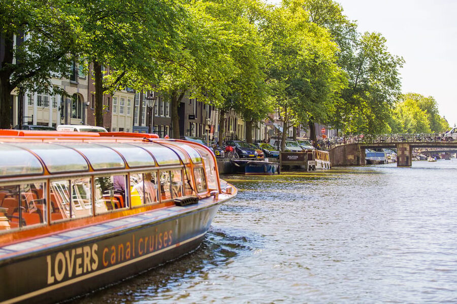 Amsterdam: 1-Hour Canal Cruise & NEMO Science Museum - Realistic Expectations: What Can Feel Off