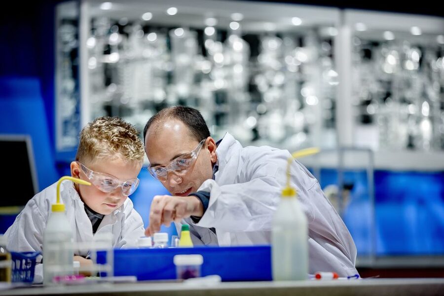 Amsterdam: NEMO Science Museum Ticket - Workshops, videos, experiments, and demonstrations: where the learning happens