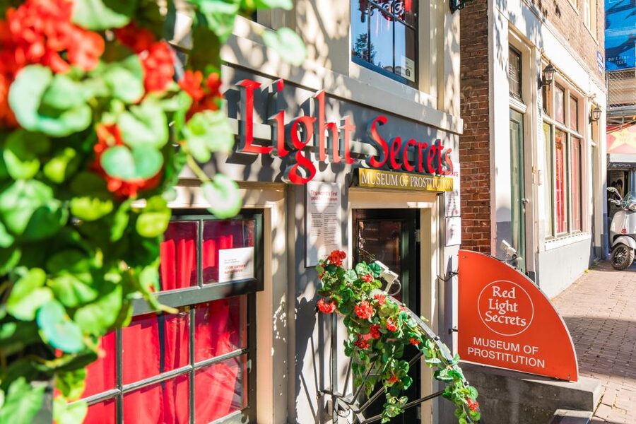 Amsterdam: Red Light Secrets Museum and 1-Hour Canal Cruise - Timing and finding the boat: the part that can make or break your day