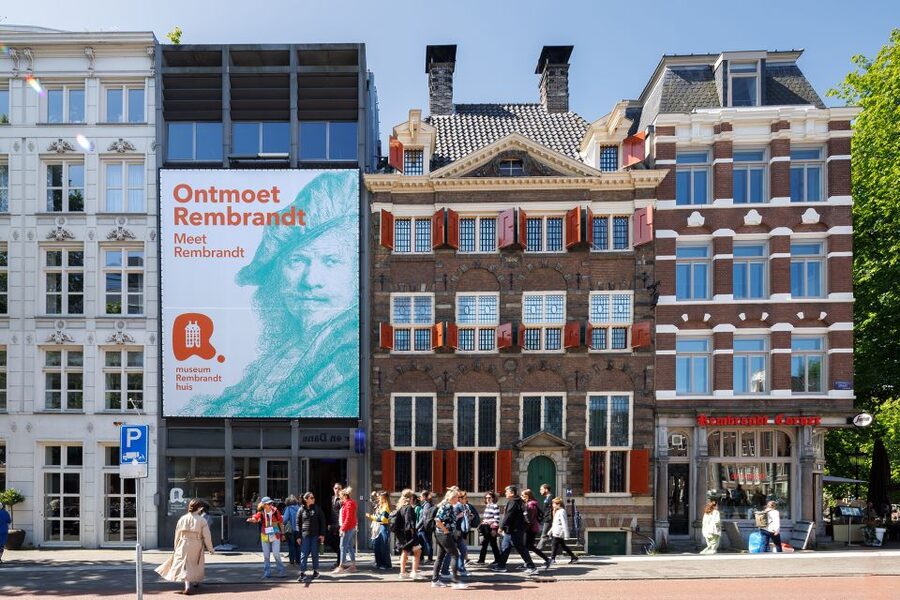 Amsterdam: Rembrandt House Museum Entrance Ticket - Rembrandt at home on Jodenbreestraat