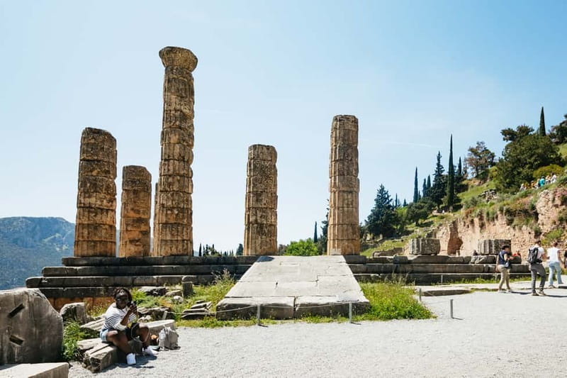Athens: Mythology of Delphi, Museum and Arachova Guided Tour - Livadia coffee break: a small pause that matters