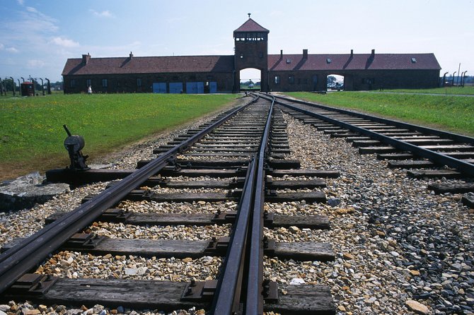 Auschwitz-Birkenau Museum and Memorial Guided Tour from Krakow - Key things that make this tour work