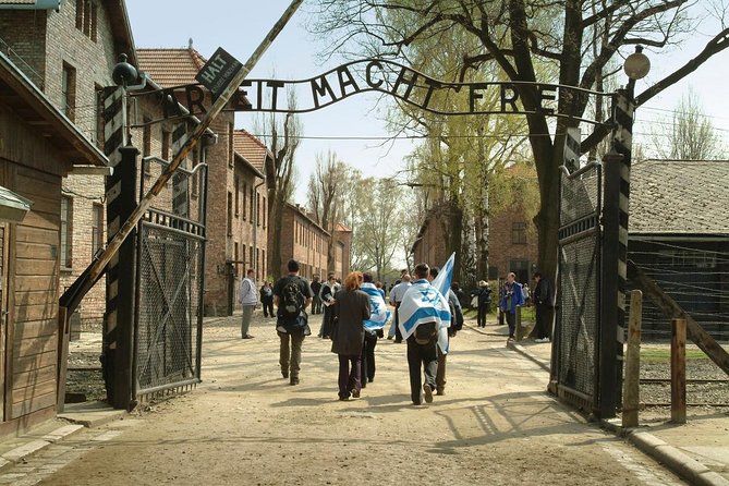 Auschwitz-Birkenau Museum and Memorial Guided Tour from Krakow - The ride to Oswiecim: pickup timing, the WWII video, and mental prep