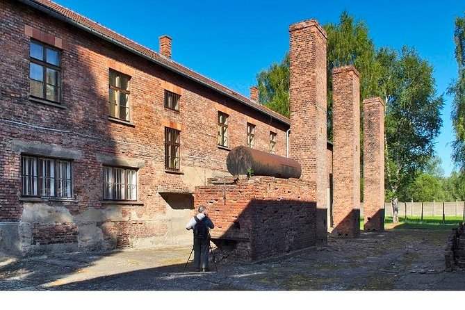 Auschwitz-Birkenau Museum and Memorial Guided Tour from Krakow - Auschwitz I at the Panstwowe Muzeum: how the tour turns buildings into a story