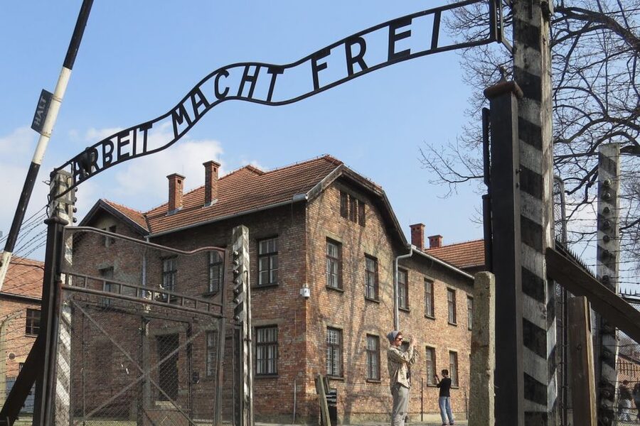 Auschwitz-Birkenau: Museum Entry Ticket with Guided Tour - Getting to the Visitor Center and Meeting Your Guide