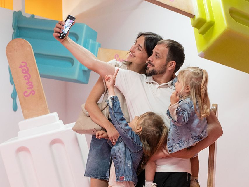 Barcelona – Big Fun Museum & Museum of Illusions Experience - Museum of Illusions: 3D effect paintings that depend on your feet