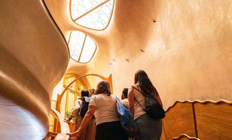 Barcelona: Casa Batlló Tour and Optional White Rabbit Museum - Gaudí Cube 360°: a helpful way to connect the dots
