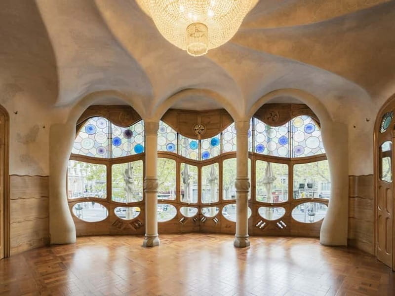 Barcelona: Casa Batlló Tour and Optional White Rabbit Museum - Should you book Casa Batlló plus Gaudí Cube and optional White Rabbit?