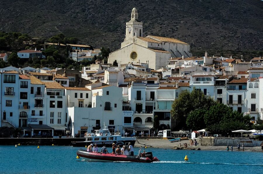 Barcelona: Dali Museum, House and Cadaques Guided Tour - Should you book the Barcelona Dalí Museum, Cadaqués, and Port Lligat/Púbol tour?