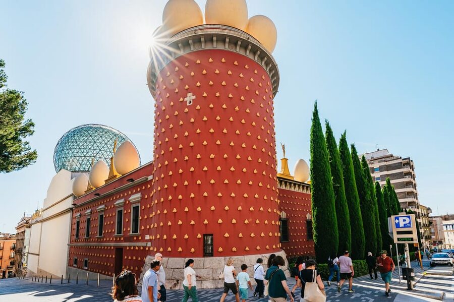 Barcelona: Dali Museum, House and Cadaques Guided Tour - Who this tour fits best