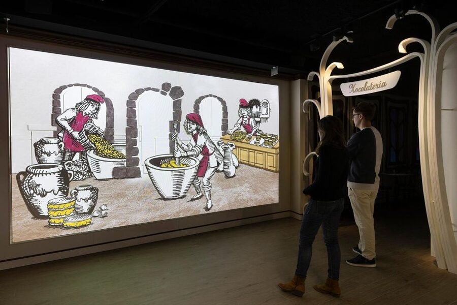 Barcelona: Nougat and Chocolate Museum Tour with Tasting - Hot chocolate or horchata: a drink that keeps it Barcelona