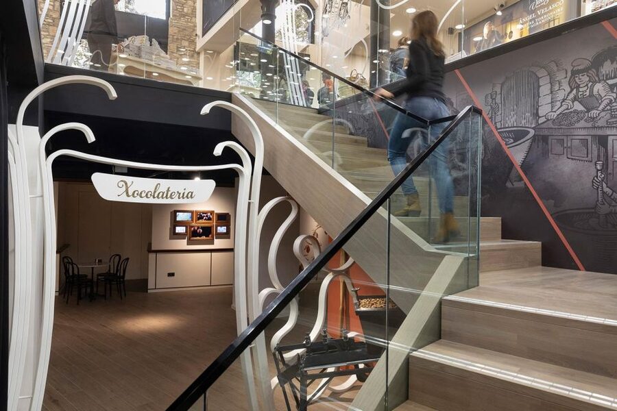 Barcelona: Nougat and Chocolate Museum Tour with Tasting - The museum style: videos and projections vs. classic displays
