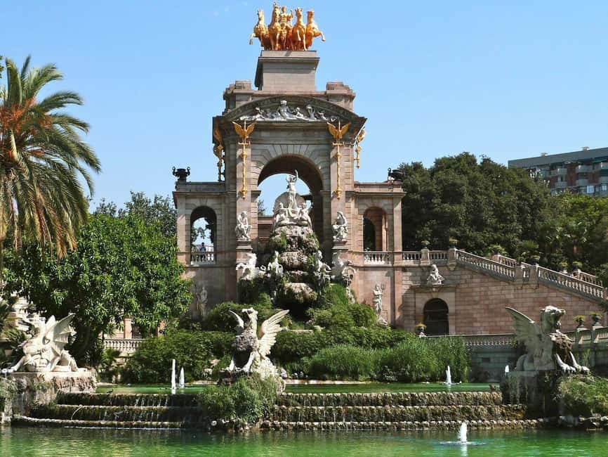 Barcelona: Picasso Museum Entry, Digital Guide & Born Walk - Practical meeting point tips for Carrer de Montcada