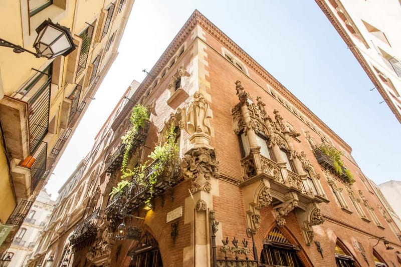 Barcelona: Small Group Picasso Tour with Picasso Museum - Picasso’s only public art: the frieze you can actually see