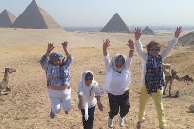 Best Full-Day Tour to Giza Pyramids Egyptian Museum and Bazaar - Khan el-Khalili: bargaining, spices, and old Cairo scenes