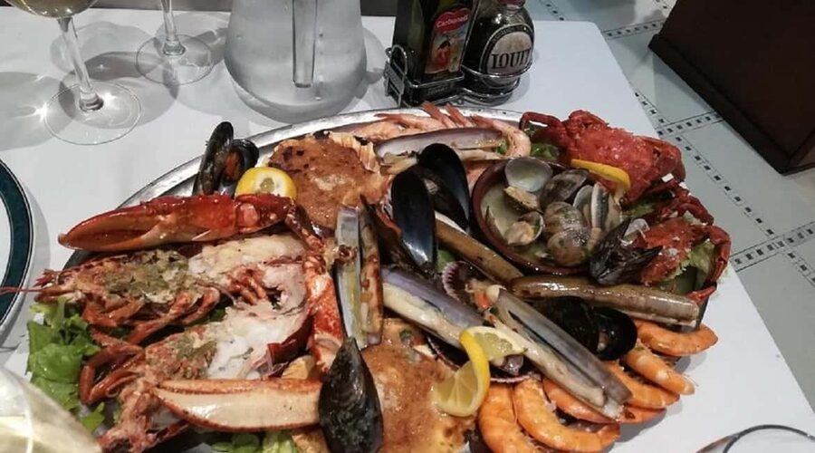 Bilbao: Guggenheim Museum Skip-the-Line Guided Tour & Dinner - The Basque Dinner Part: Seasonal Grilled Food with 5 Passes and Wine
