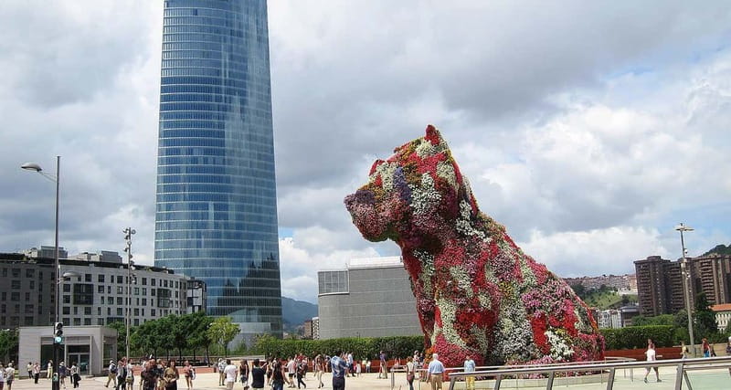 Bilbao: Guggenheim Museum Tour with Skip-the-Line Tickets - Guggenheim Bilbao: This Tour Makes the Building Part of the Art
