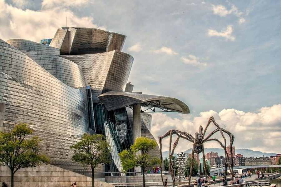 Bilbao: Private & Exclusive Guggenheim Museum Guided Tour - Temporary vs. Permanent Exhibitions in 90 Minutes