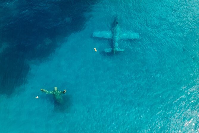 Blue Lagoon & Underwater Museum from Split with Lunch & Drinks - Lunch on Board: Burgers, Fries, and Unlimited Wine During the Meal