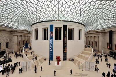 British Museum Guided Tour - Arriving and getting in fast: Great Russell Street to the Museum Tavern