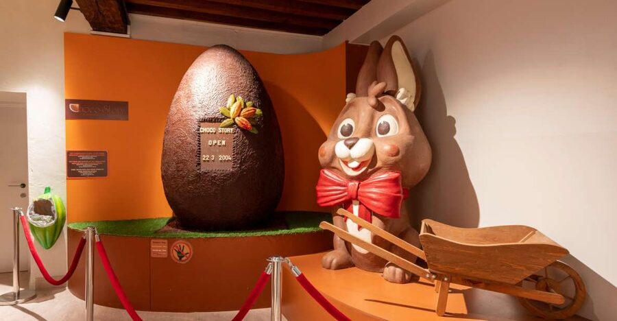Bruges: Choco-Story Chocolate Museum Guided Tour w/Tastings - How the chocolate-making demo ties it all together