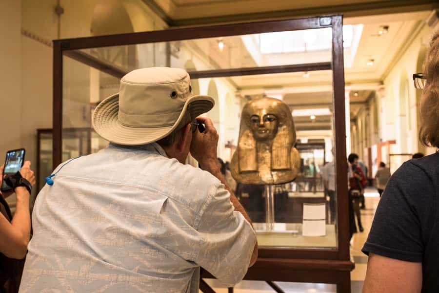 Cairo: Egyptian Museum, Pyramids & Bazaar Tour - Pyramids of Giza First: The view, the stories, and the timing