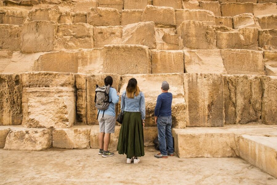Cairo: Egyptian Museum, Pyramids & Bazaar Tour - Getting there and back: Pick-up, air-conditioned comfort, and real time on site