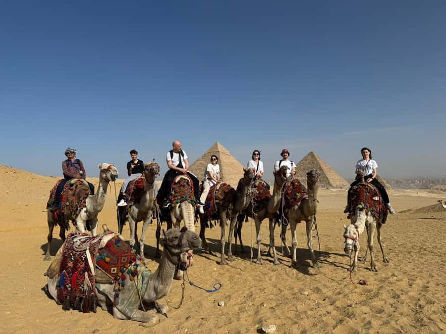 Cairo: Giza Pyramids & Grand Egyptian Museum Tour with Lunch - Giza Plateau: Khufu, Khafre, Menkaure, and the photo rhythm