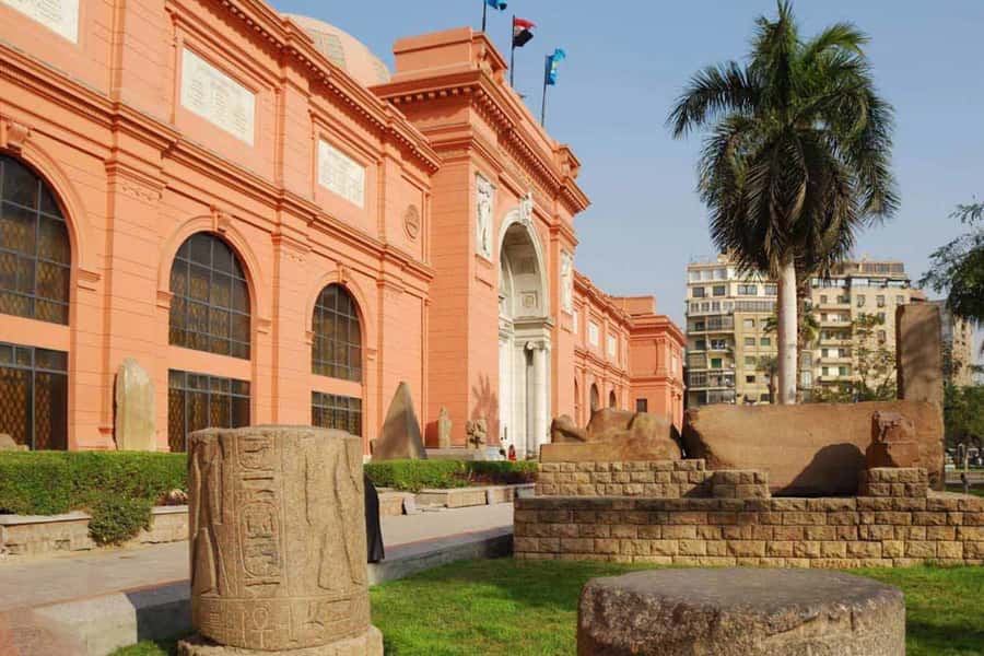 Cairo: Private Pyramids, Museum & Bazaar Tour with Lunch - Egyptian Museum: Tutankhamen Treasures and 5,000 Years of Art