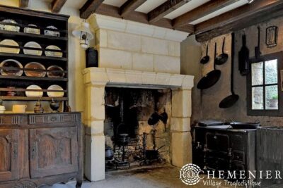 Cave Museum Village Troglodyte of Rochemenier Admission Ticket - Why the sandstone and sea-shell rock lesson matters