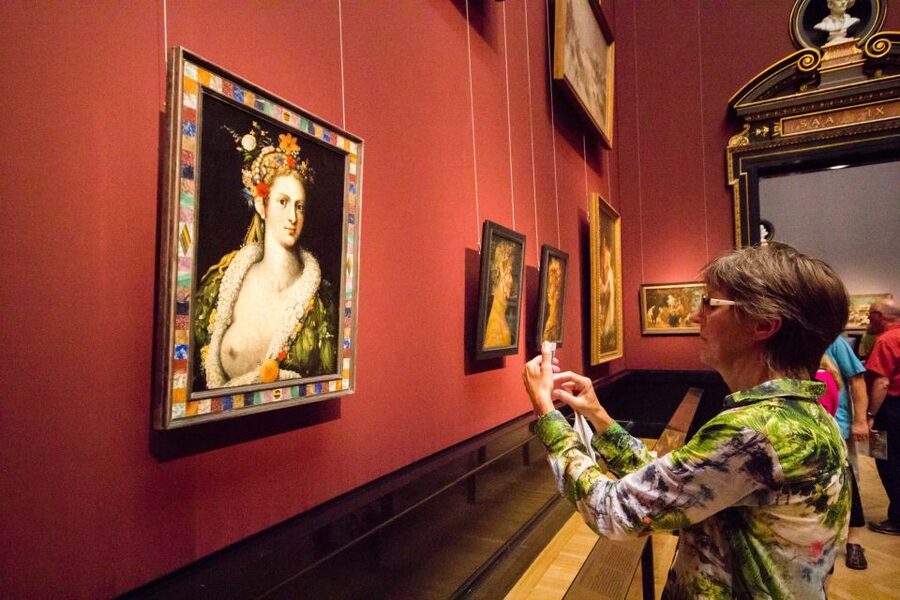 Combo Ticket: Kunsthistorisches Museum & Imperial Treasury - Audio guides and interpreter devices: how to use them smartly
