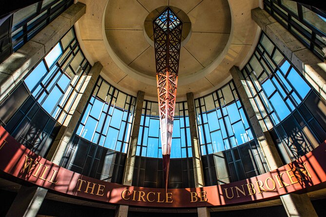 Country Music Hall of Fame and Museum Admission - Plan for shops and food inside the same visit