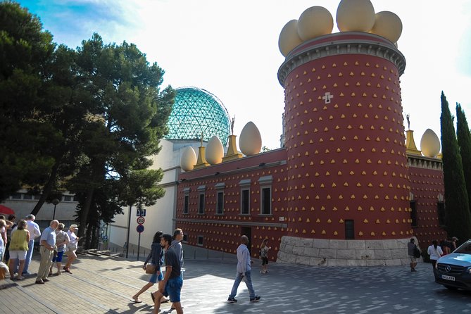 Dali Museum, House & Cadaques Small Group Tour from Barcelona - Getting Out of Barcelona Early for Figueres