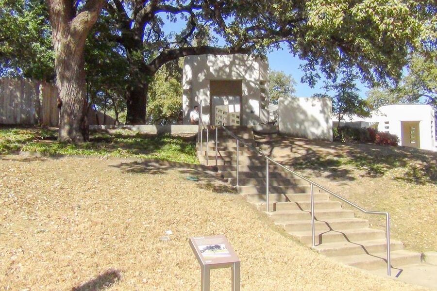 Dallas: JFK Assassination and Sixth Floor Museum Tour - Oswald Rooming House Museum: a short stop that adds the human layer