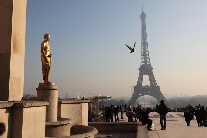 Day Trip to Paris with Eiffel Tower, Notre Dame and Louvre Museum - Champs-Élysées and Arc de Triomphe: photo stops with a “walk it off” pace