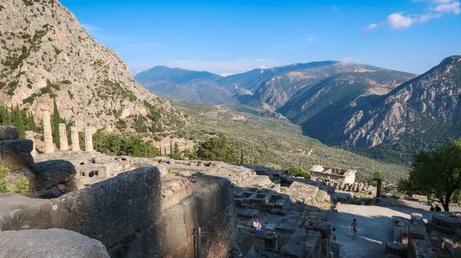 Delphi: Archaeological Site & Museum Ticket with Audio Tour - Entrance to the ruins: use the audio start point to get oriented fast