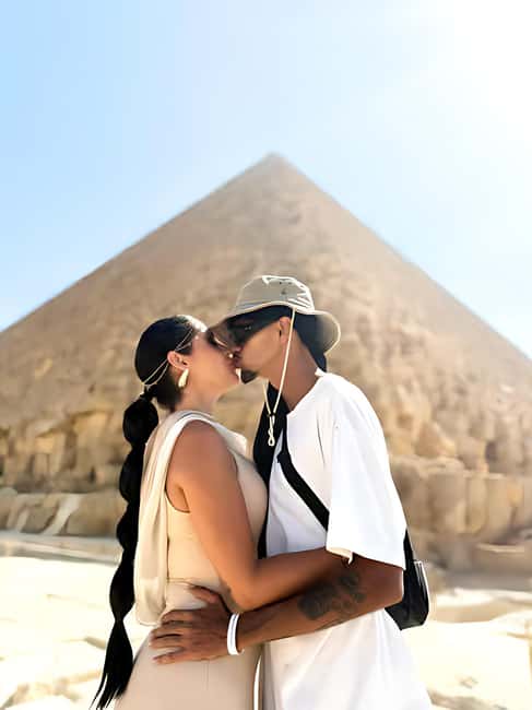 Discover Cairo: Pyramids, Museum & Sphinx Tour from Hurghada - The Great Pyramids and Sphinx: why this stop is more than a photo