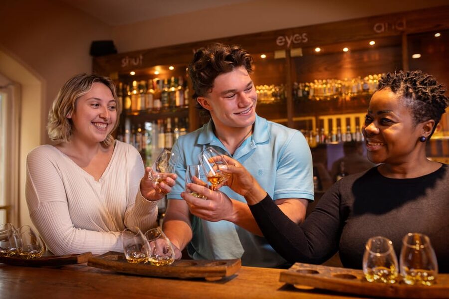 Dublin: Irish Whiskey Museum Tour and Whiskey Tasting - The guides make or break the hour