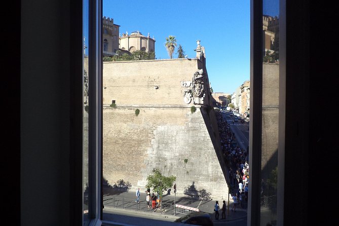 Enjoy Vatican Museums , Sistine Chapel : guided tour - Meeting Point, Directions, and the Dress Code: Where Most Problems Start