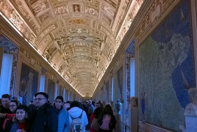 Enjoy Vatican Museums , Sistine Chapel : guided tour - Raphael to Michelangelo: How the Tour Chooses What Matters