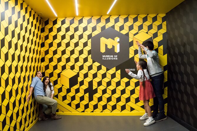 Entrance to the Museum of Illusions Madrid - Key highlights at a glance