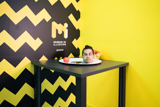 Entrance to the Museum of Illusions Madrid - Photo-friendly moments: where you’ll want to slow down
