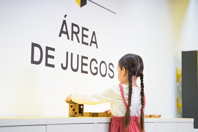 Entrance to the Museum of Illusions Madrid - Where to meet and how to get there without stress