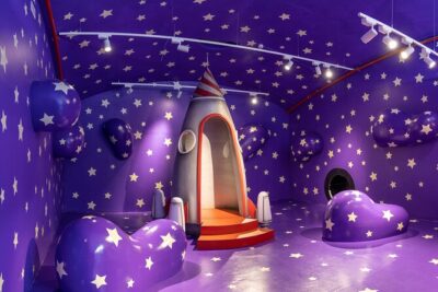 Entrance to the Sweet Space Museum in Madrid - The taste moments: Pops N’ Bops ice cream and sweet surprises
