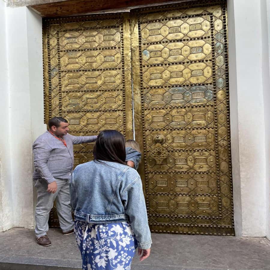 Fes: Museum, Al Attarine Madrasa & Tannery and Medina Tour - Artisan Shops and Souvenir Pressure: What to Expect and How to Handle It