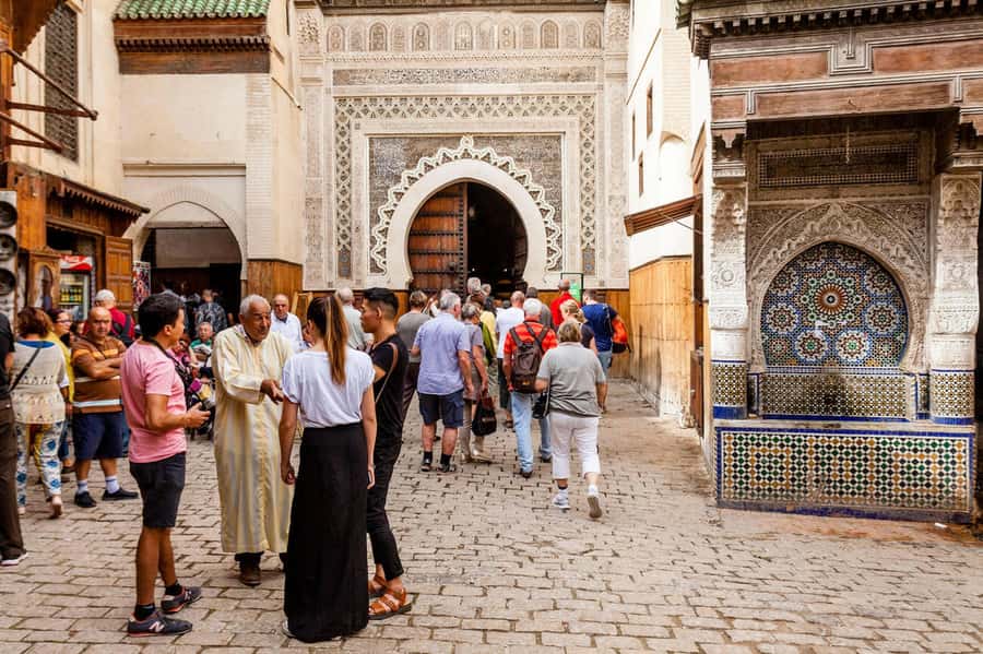Fes: Museum, Al Attarine Madrasa & Tannery and Medina Tour - Finding Your Way Fast: Starting at Palais de Fès Suites & Spa