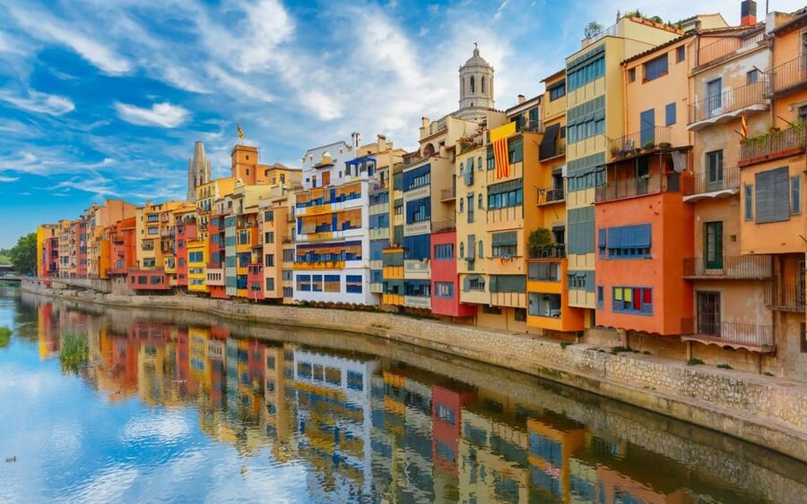 From Barcelona: Girona, Figueres, Dalí Museum, and Cadaqués - Girona’s medieval labyrinth and the Jewish Quarter focus