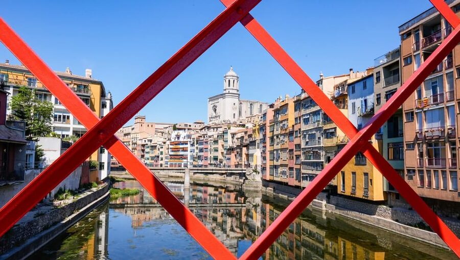 From Barcelona: Girona Guided Tour & Dalí Museum in Figueres - From Barcelona Nord Station to Girona: the ride sets the tone