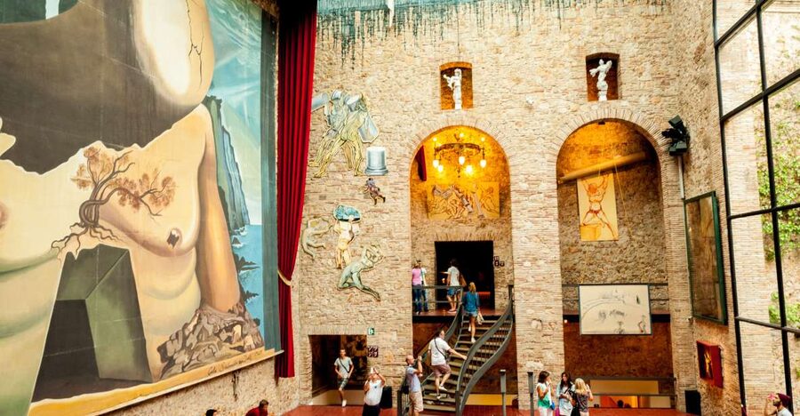 From Barcelona: Girona Guided Tour & Dalí Museum in Figueres - The Jewish Quarter, Onyar River, and your hour of freedom